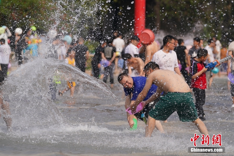 Yunnan realiza Festival de Aspersão de Água