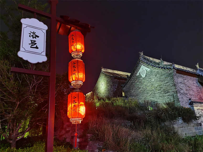 Experimente a beleza do Hanfu na antiga cidade de Luoyi