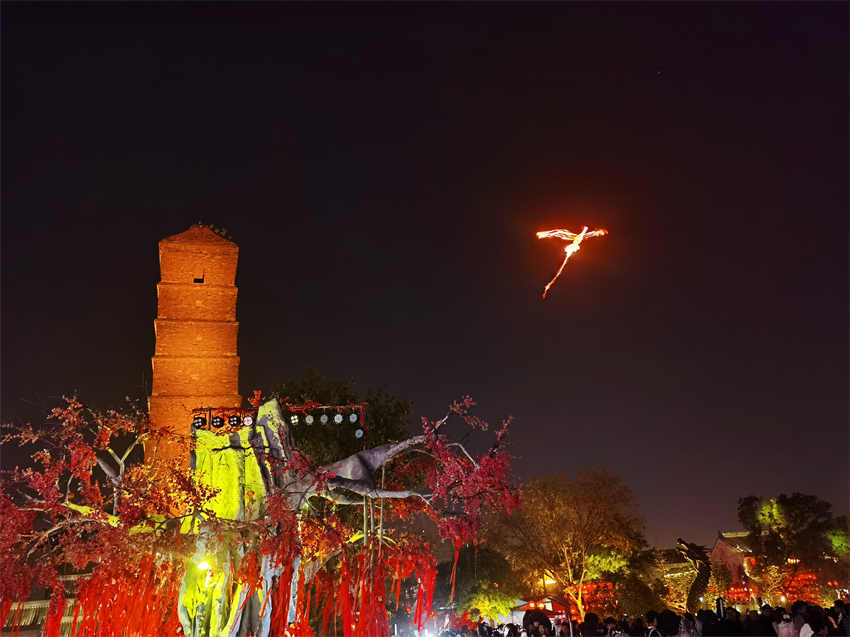 Experimente a beleza do Hanfu na antiga cidade de Luoyi