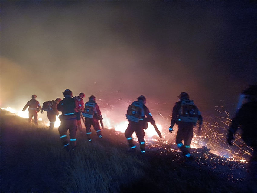 Incêndios deflagram em pastagens nas fronteiras China-Mongólia e China-Rússia