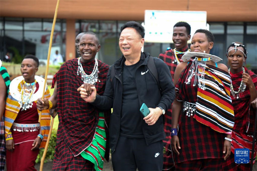 Grupos de turistas chineses são recebidos na Tanzânia