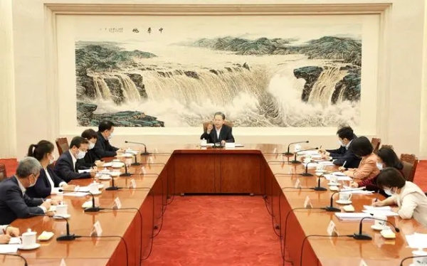 Principal legislador da China enfatiza papel dos deputados nas assembleias populares