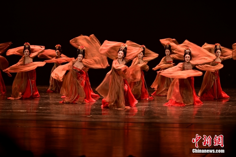 Concurso de dança clássica é realizado no nordeste da China