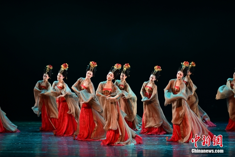 Concurso de dança clássica é realizado no nordeste da China