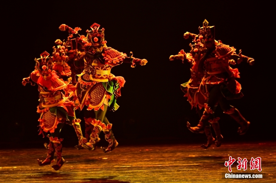 Concurso de dança clássica é realizado no nordeste da China