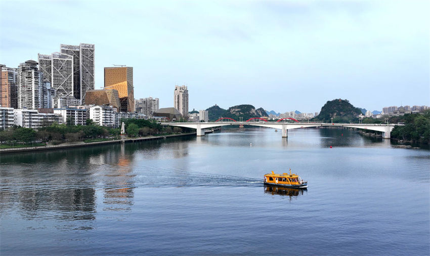 Fluxo de passageiros de ônibus aquáticos cresce rapidamente em Guangxi