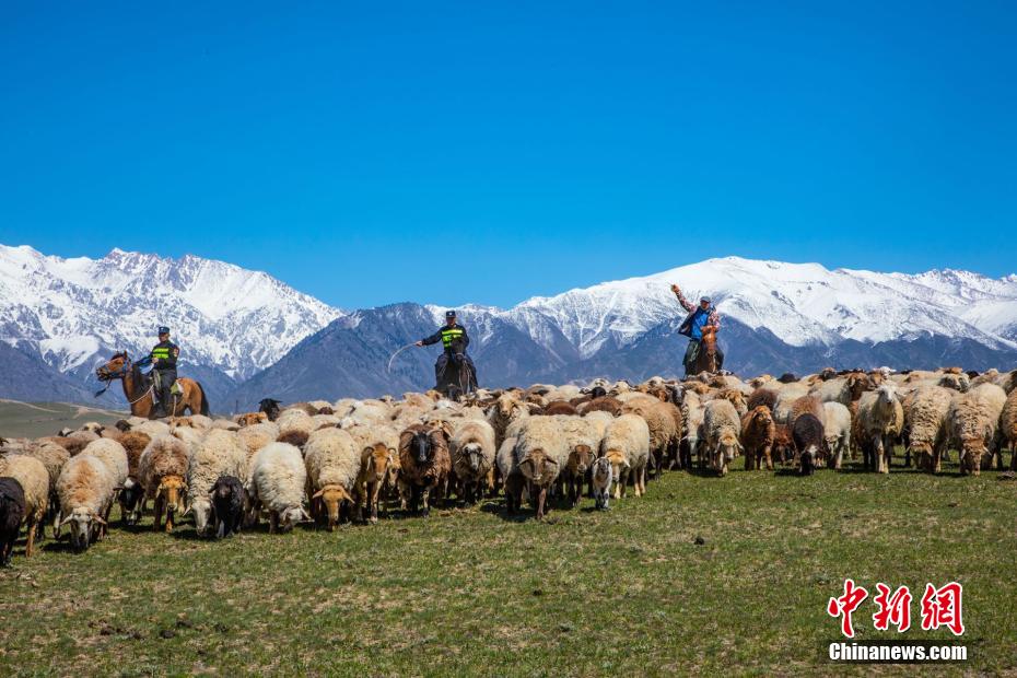 Xinjiang: policiais convertidos em 