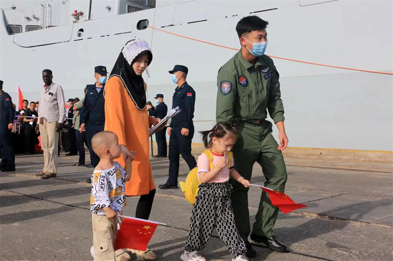 Navios da marinha chinesa evacuam cidadãos nacionais do Sudão