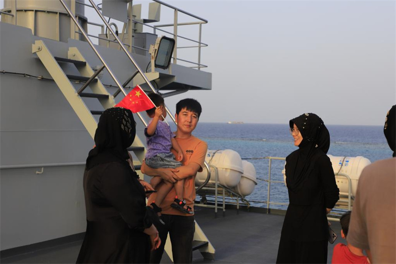 Navios da marinha chinesa evacuam cidadãos nacionais do Sudão