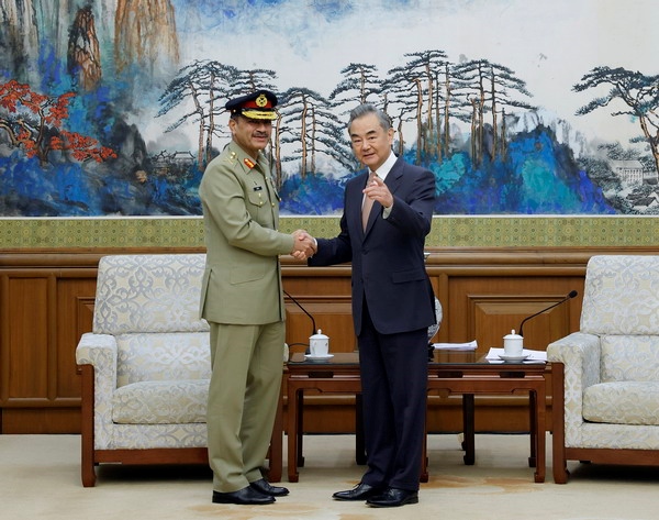 Diplomata sênior chinês se reúne com chefe do exército paquistanês