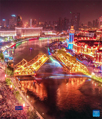 Galeria: paisagem noturna da ponte Jiefang em Tianjin, no norte da China