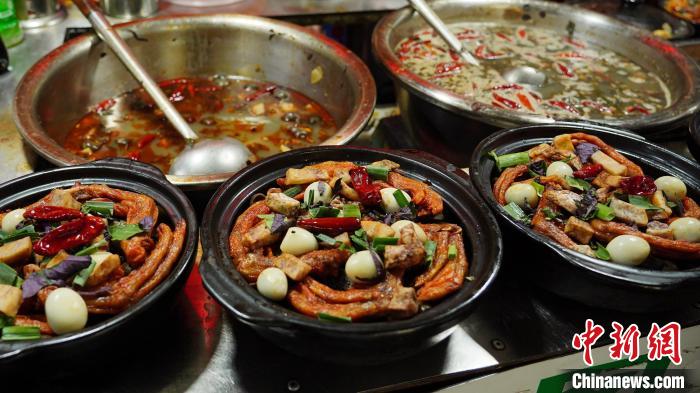 Milhares de iguarias no mercado noturno de Guangxi satisfazem apetite dos turistas