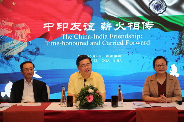 Chanceler chinês pede que jovens contribuam à cooperação e amizade China-Índia