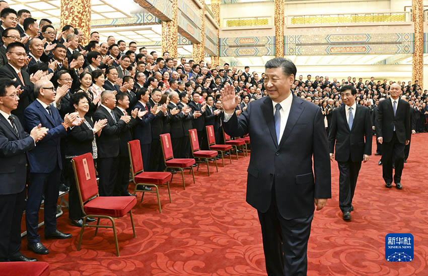 Xi Jinping se reúne com representantes de chineses no exterior