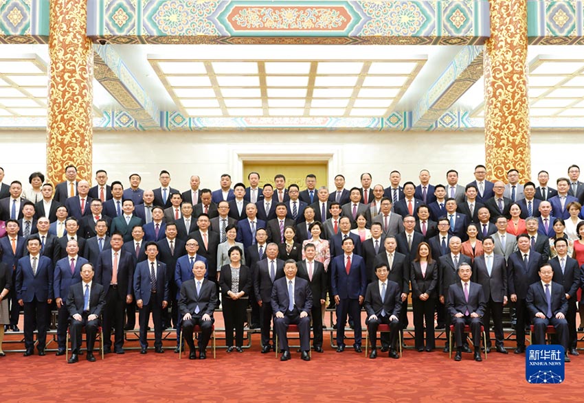 Xi Jinping se reúne com representantes de chineses no exterior