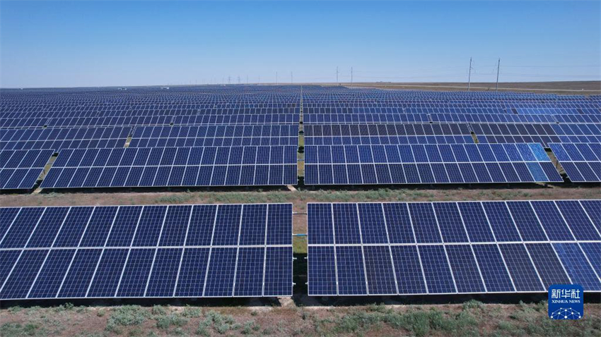 Empresas chinesas ajudam a construir usinas de energia fotovoltaica no Cazaquistão