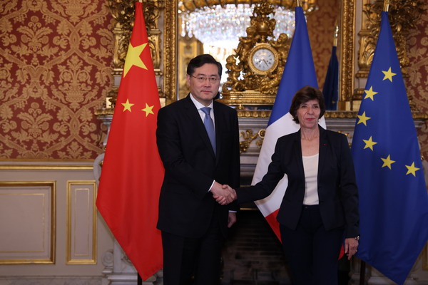China e França devem promover respeito mútuo entre culturas e civilizações, diz chanceler chinês