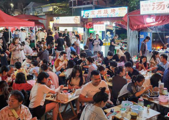 Milhares de iguarias no mercado noturno de Guangxi satisfazem apetite dos turistas