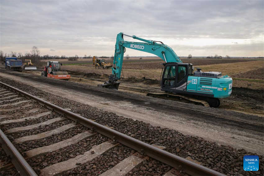 Ferrovia Hungria-Sérvia está em construção