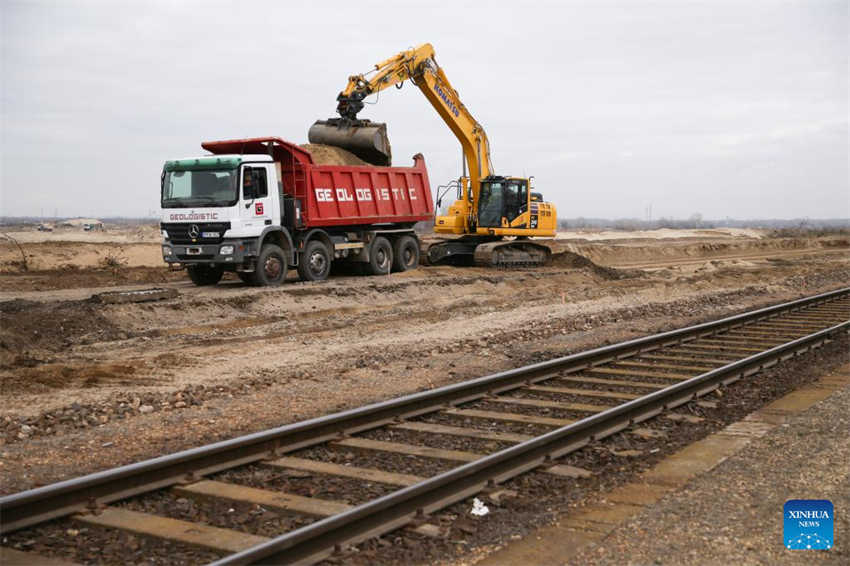 Ferrovia Hungria-Sérvia está em construção
