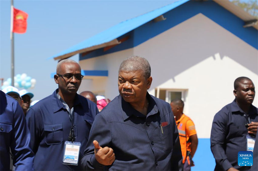 Presidente angolano elogia projeto de água potável construído por empresa chinesa