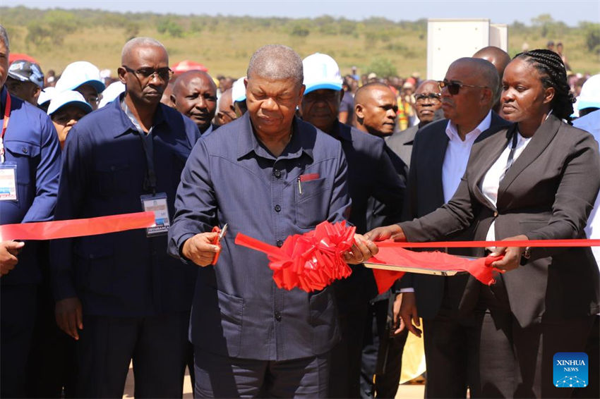 Presidente angolano elogia projeto de água potável construído por empresa chinesa