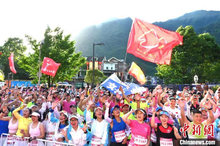 Galeria: maratona de Wenchuan de 2023 realizada no sudoeste da China