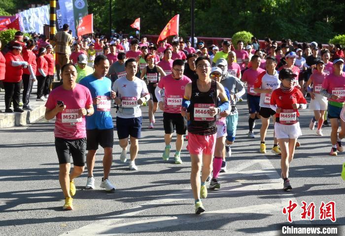 Galeria: maratona de Wenchuan de 2023 realizada no sudoeste da China