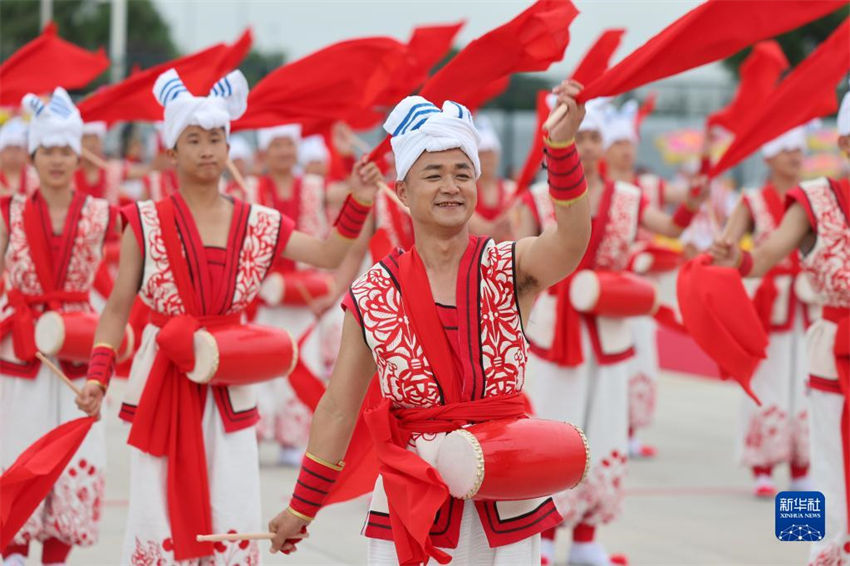 Presidente do Tajiquistão chega a Xi'an para Cúpula China-Ásia Central