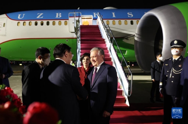 Presidente uzbeque chega a Xi'an para Cúpula China-Ásia Central