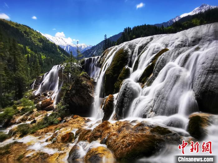 Jiuzhaigou recebeu mais de 1 milhão de visitantes em 2023