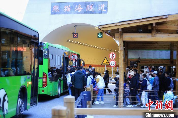 Jiuzhaigou recebeu mais de 1 milhão de visitantes em 2023