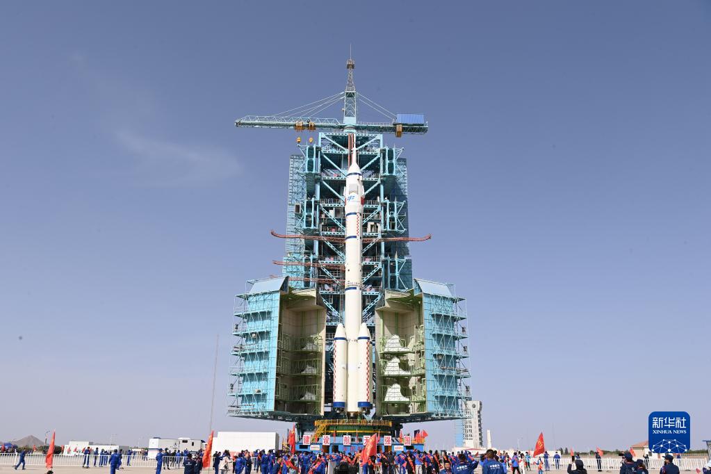 China se prepara para lançar nave espacial tripulada Shenzhou-16