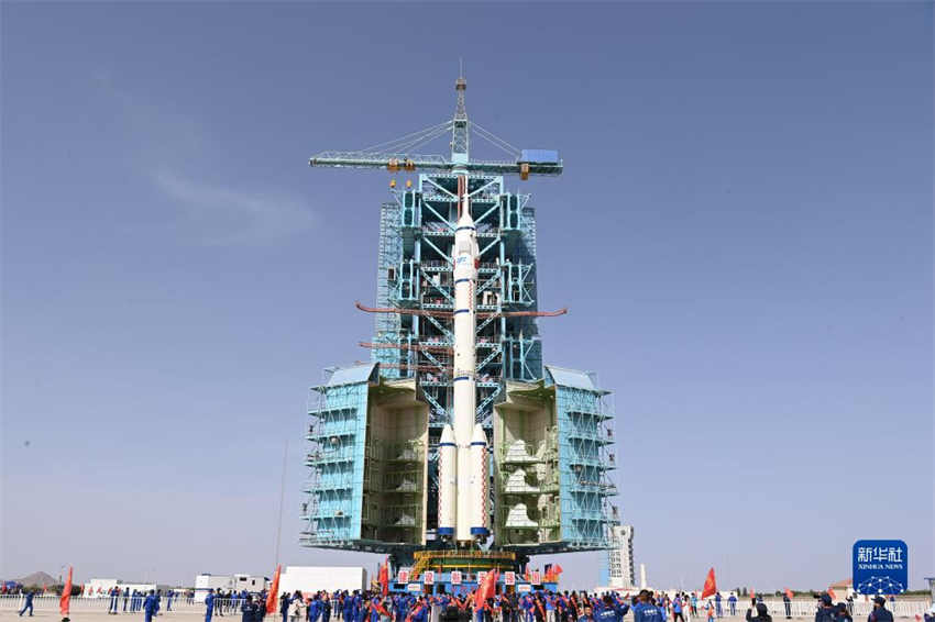 China se prepara para lançar nave espacial Shenzhou-16