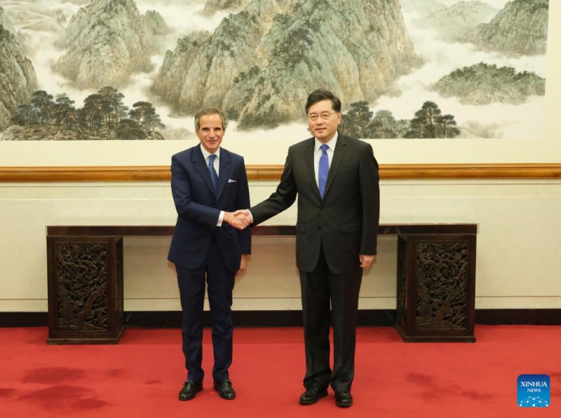 Chanceler chinês reúne-se com chefe da AIEA