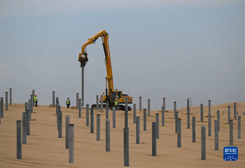 Galeria: base de geração de energia fotovoltaica no deserto Kubuqi