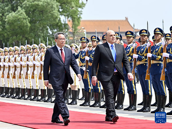Primeiro-ministro chinês conversa com homólogo russo