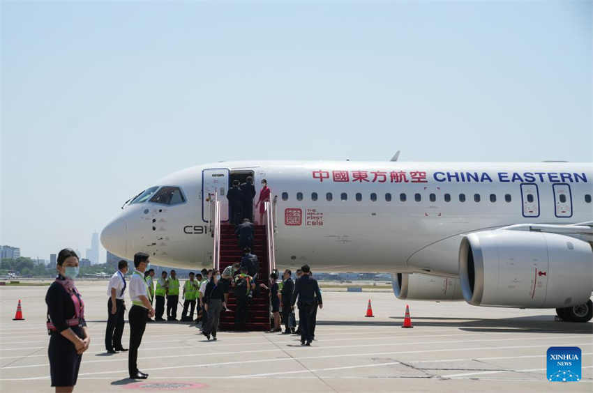 Avião chinês C919 realiza voo comercial inaugural
