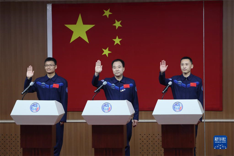 Astronautas da missão chinesa Shenzhou-16 reúnem-se com a imprensa