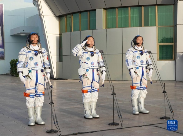 Realizada cerimônia de despedida para astronautas chineses da missão Shenzhou-16