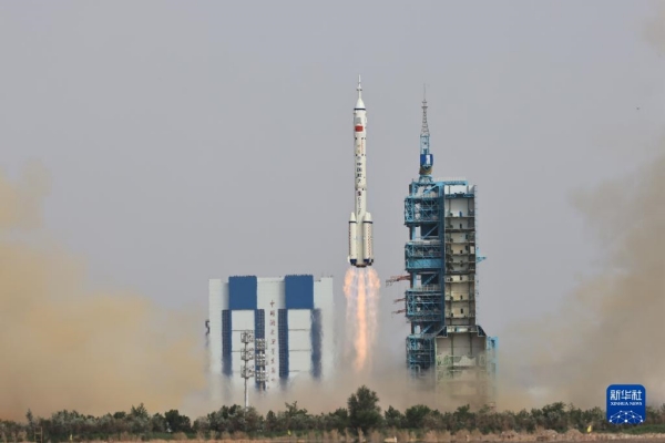Urgente: China lança espaçonave tripulada Shenzhou-16