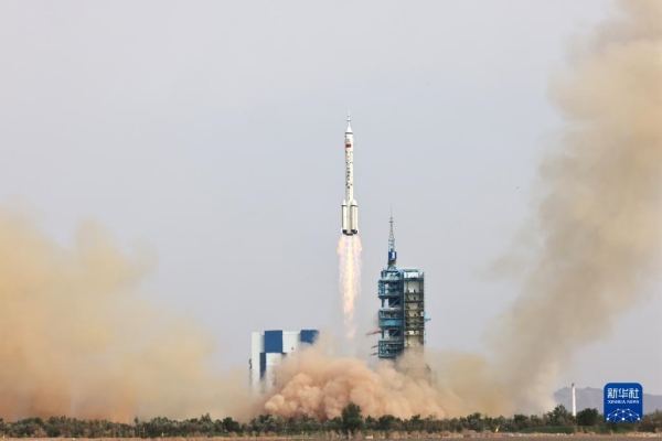 Urgente: China lança espaçonave tripulada Shenzhou-16