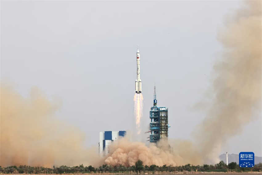 China lança espaçonave tripulada Shenzhou-16 para tarefas intensivas de 5 meses na estação espacial