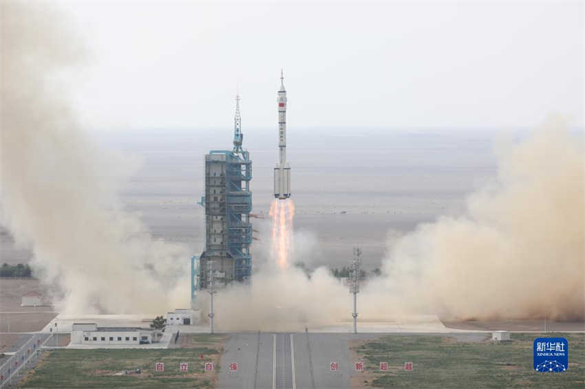 China lança espaçonave tripulada Shenzhou-16 para tarefas intensivas de 5 meses na estação espacial