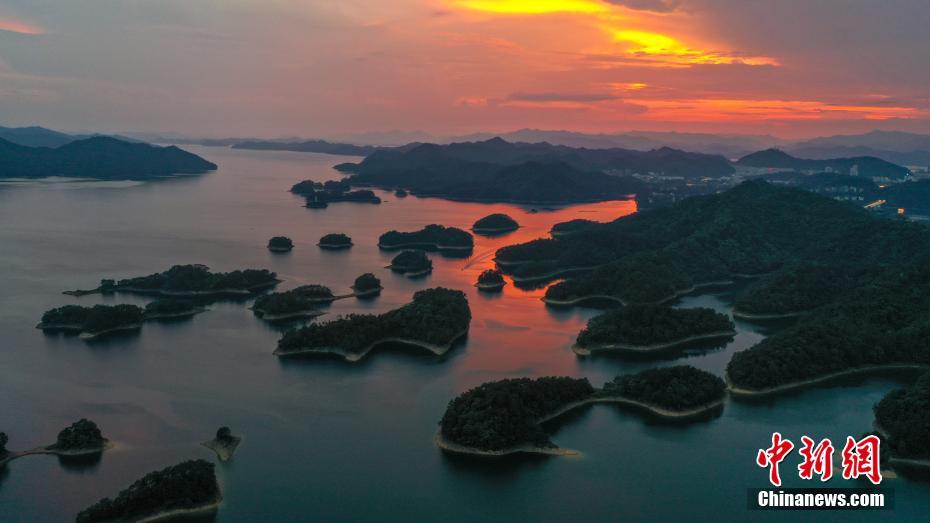 Galeria: linda paisagem ao pôr do sol surge no lago Qiandao no leste da China