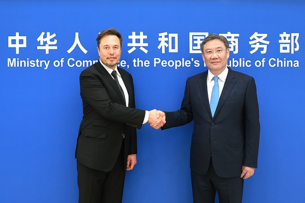 Ministro do Comércio chinês reúne-se com Elon Musk