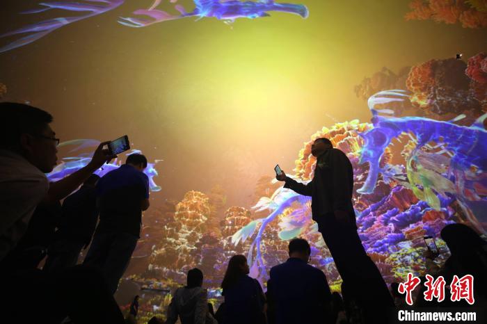 Cúpula de 360 graus de teatro traz banquete audiovisual oceânico no leste da China