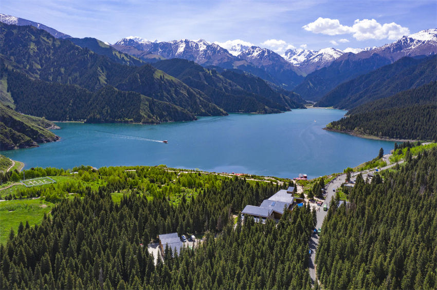 Galeria: pitoresca paisagem de verão no lago Tianchi atrai visitantes