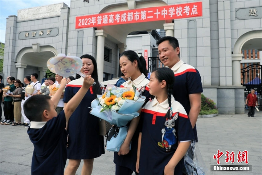 Vestibular nacional é concluído em várias partes da China