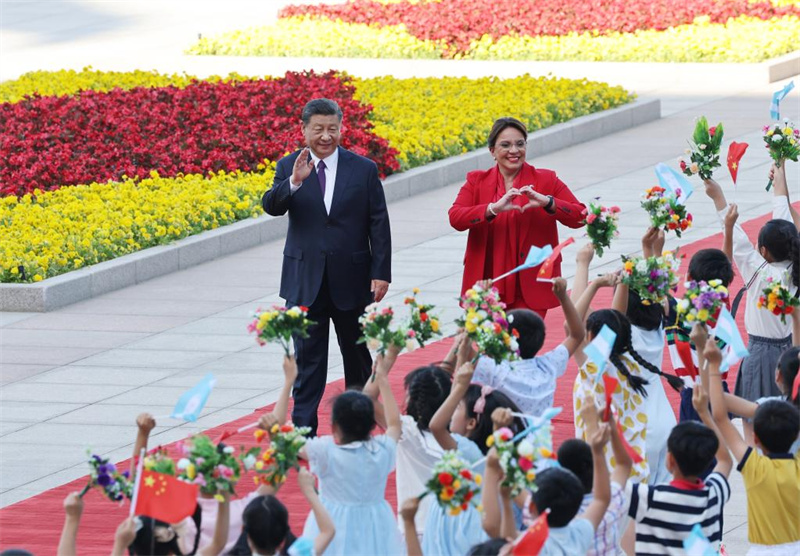 Xi Jinping e Xiomara Castro traçam rumo para laços China-Honduras em reunião histórica